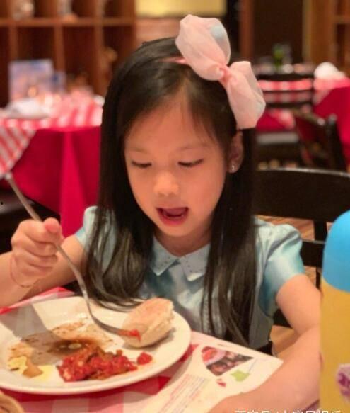 娱乐吃瓜酱女儿,揭秘明星家庭背后的温馨故事 第3张 娱乐吃瓜酱女儿,揭秘明星家庭背后的温馨故事 第3张